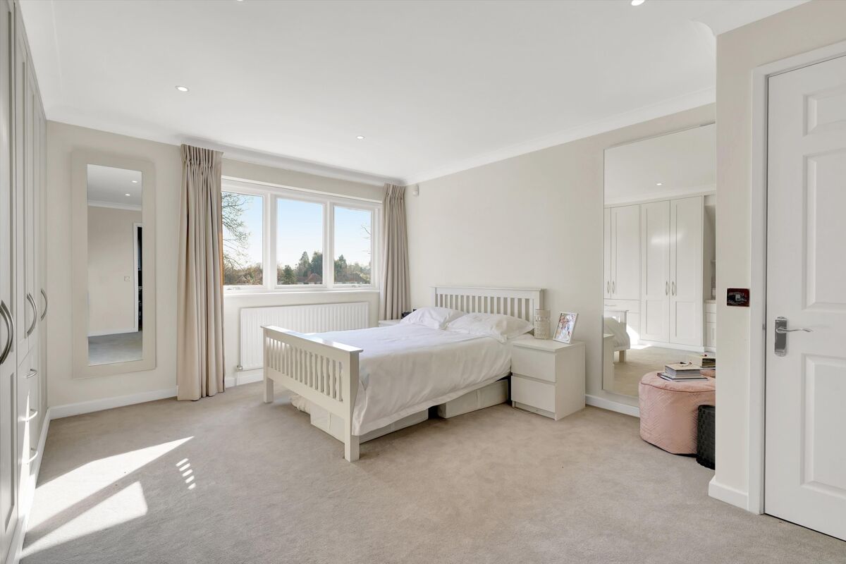 house for sale in Martineau Close, Esher, Surrey, KT10 ESH012266927