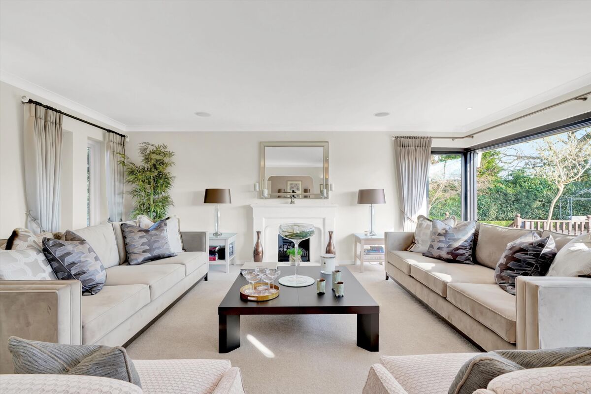 house for sale in Martineau Close, Esher, Surrey, KT10 ESH012266927