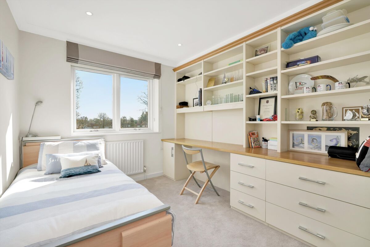 house for sale in Martineau Close, Esher, Surrey, KT10 ESH012266927