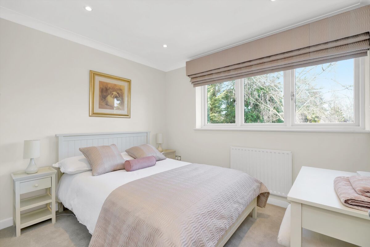 house for sale in Martineau Close, Esher, Surrey, KT10 ESH012266927