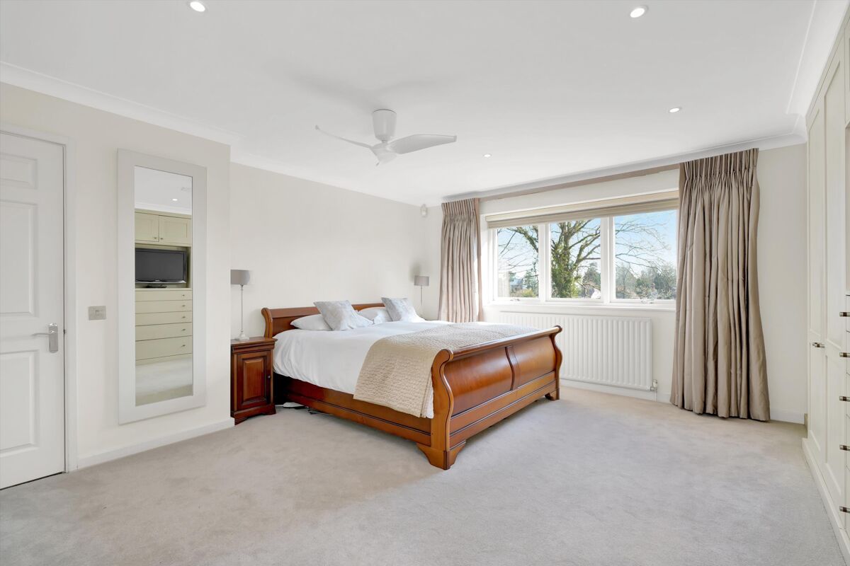 house for sale in Martineau Close, Esher, Surrey, KT10 ESH012266927