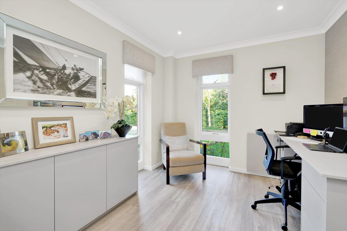 house for sale in Martineau Close, Esher, Surrey, KT10 ESH012266927