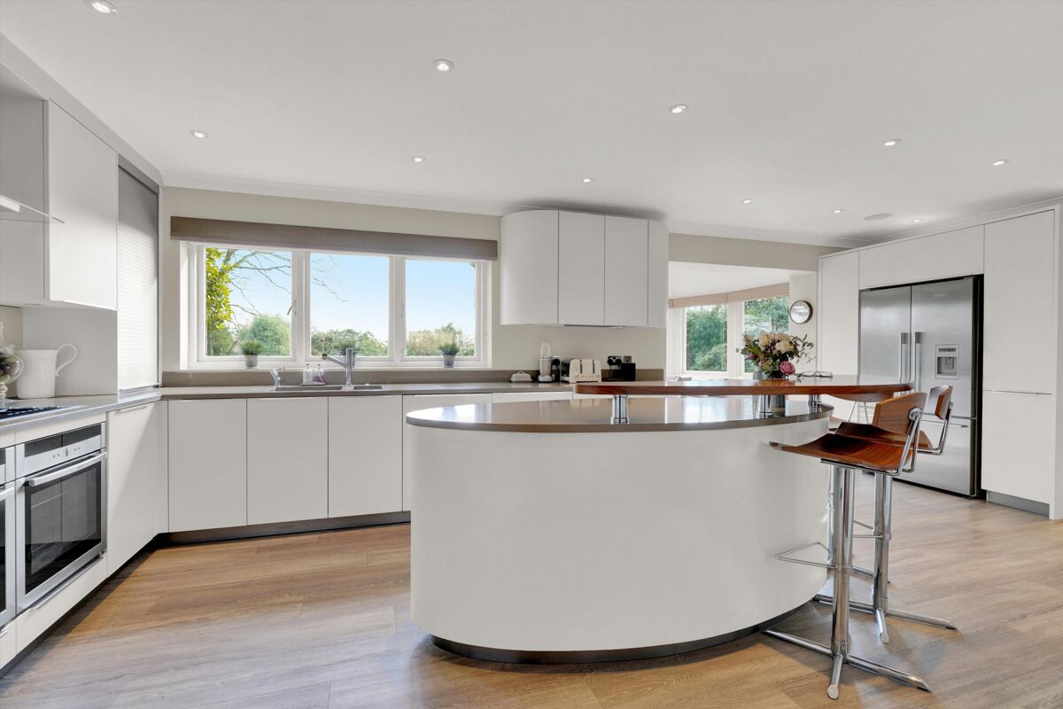 house for sale in Martineau Close, Esher, Surrey, KT10 ESH012266927