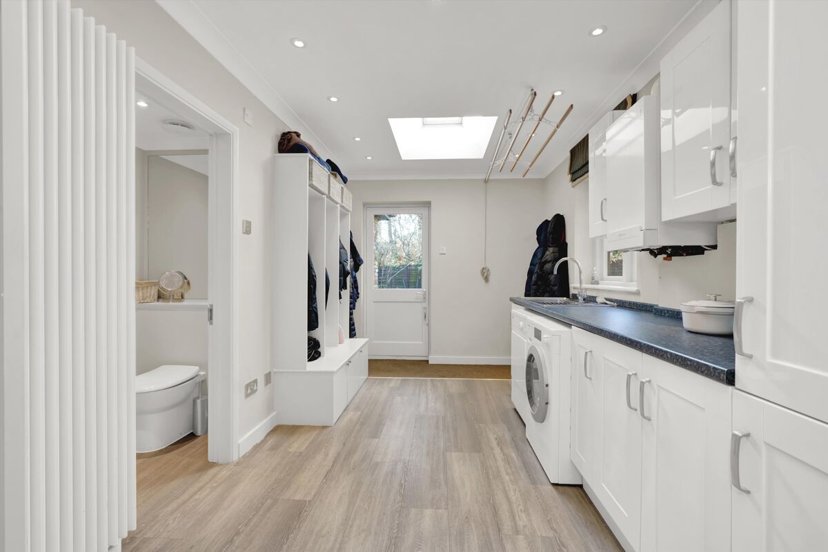 house for sale in Martineau Close, Esher, Surrey, KT10 ESH012266927