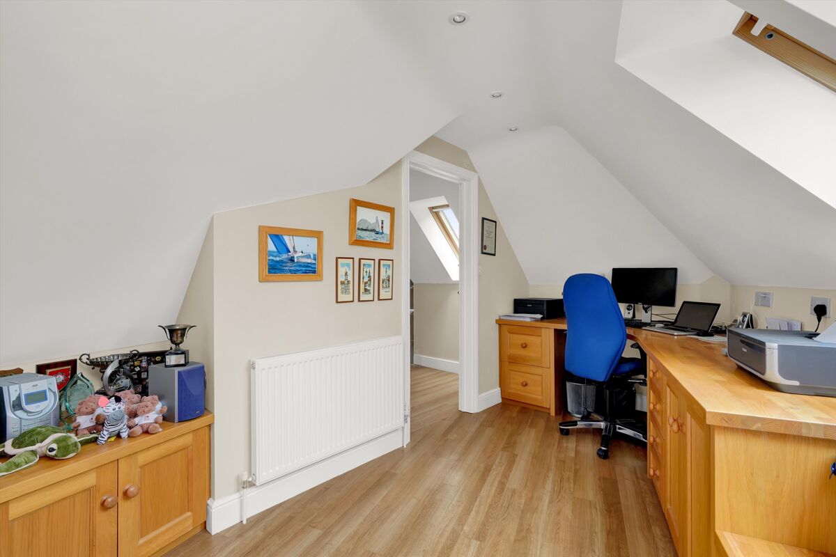 Inmueble en venta Courtlands Avenue, Esher, Surrey, KT10 Knight Frank