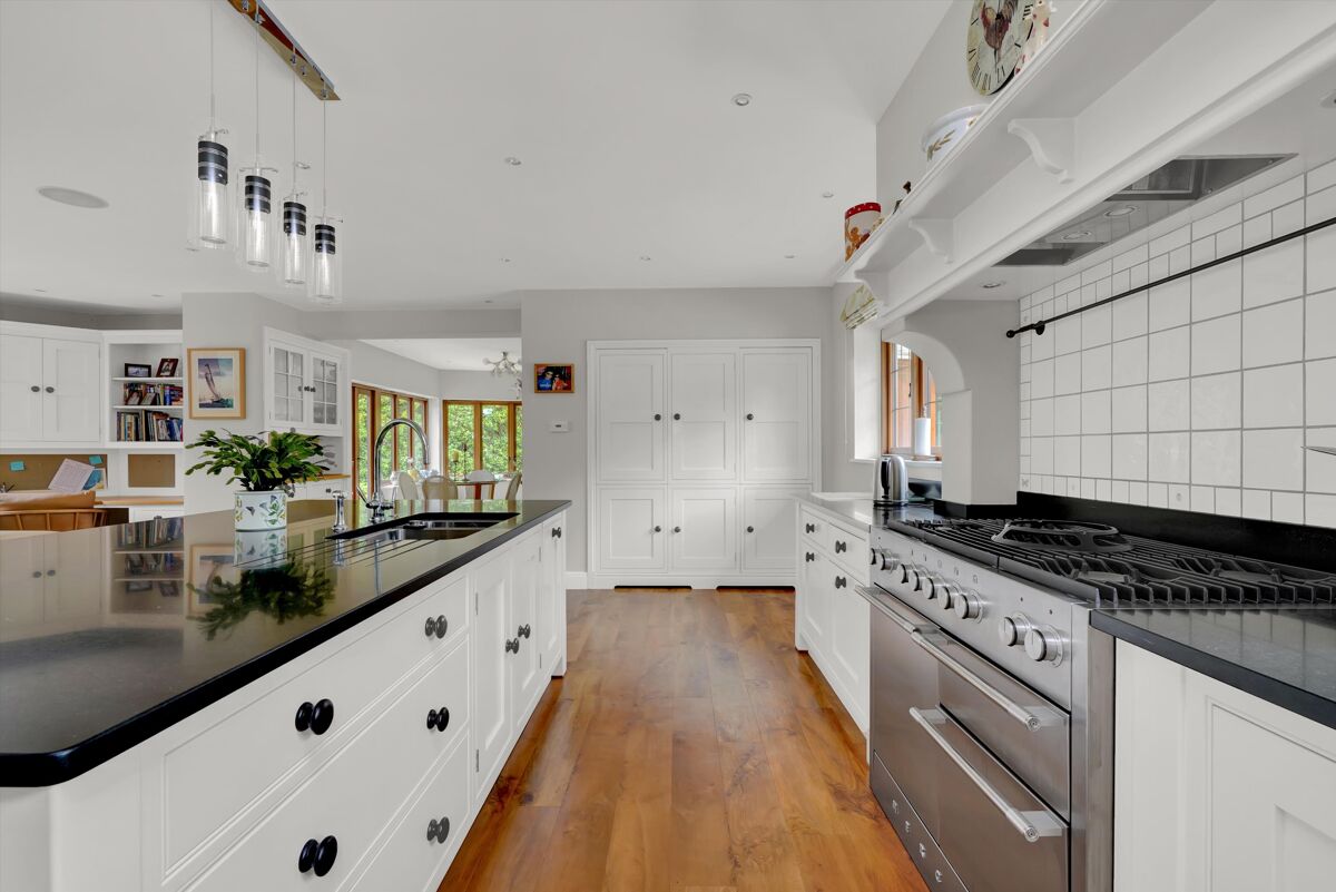 Inmueble en venta Courtlands Avenue, Esher, Surrey, KT10 Knight Frank