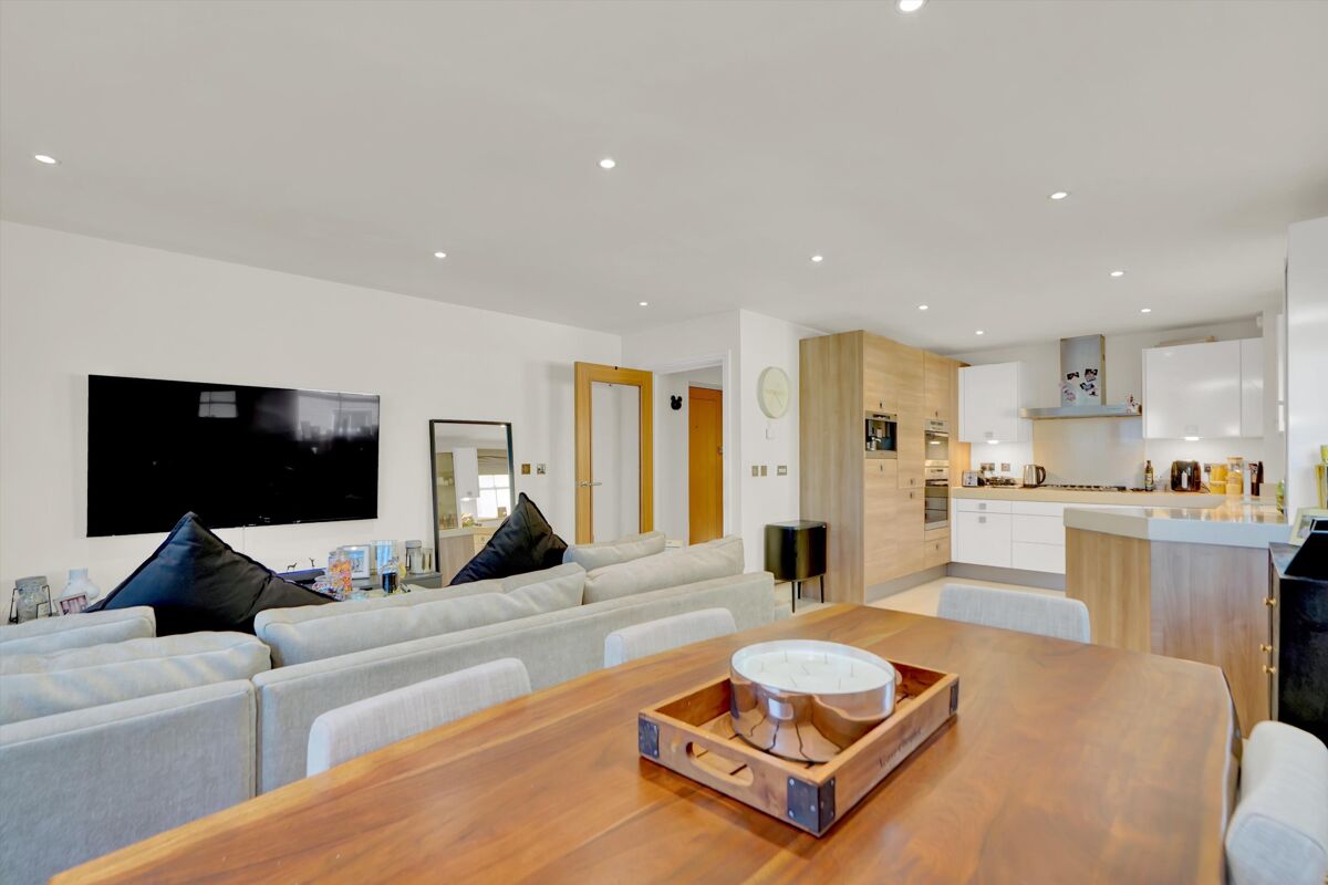 flat for sale in Glenwood House, Wayneflete Place, Esher, Surrey, KT10