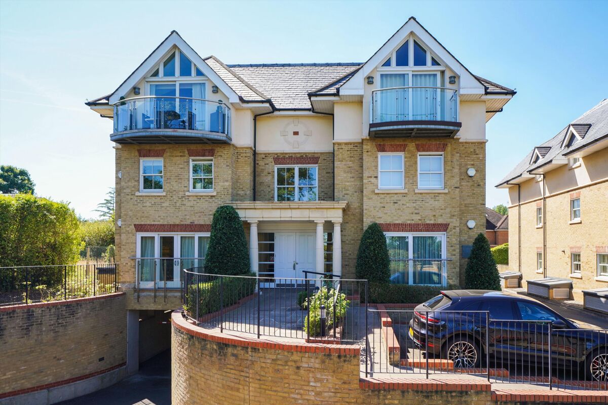 flat for sale in Glenwood House, Wayneflete Place, Esher, Surrey, KT10