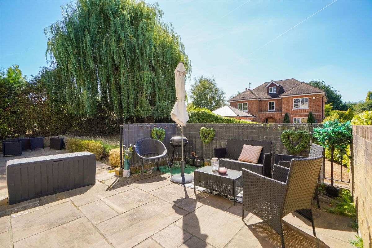 flat for sale in Glenwood House, Wayneflete Place, Esher, Surrey, KT10