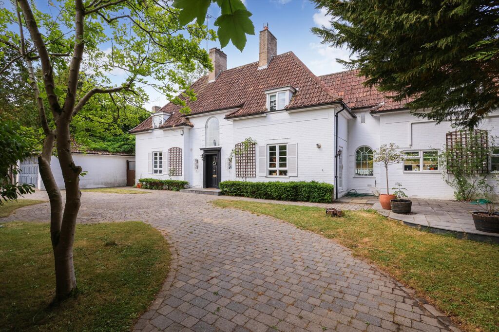 Image of Ruxley Crescent, Claygate, Esher, Surrey KT10