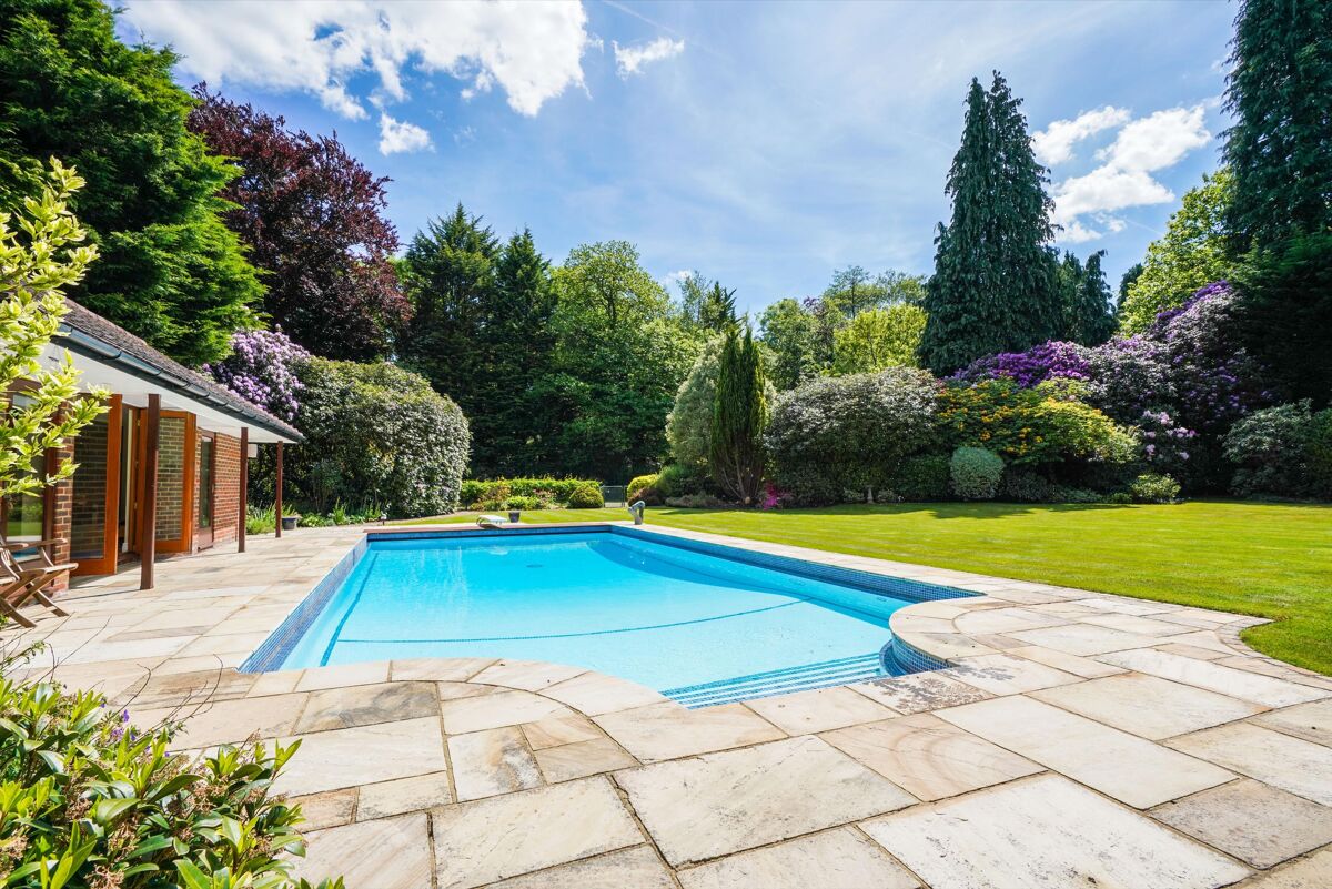 house for sale in Meadway, Esher, Surrey, KT10 ESH012283578 Knight