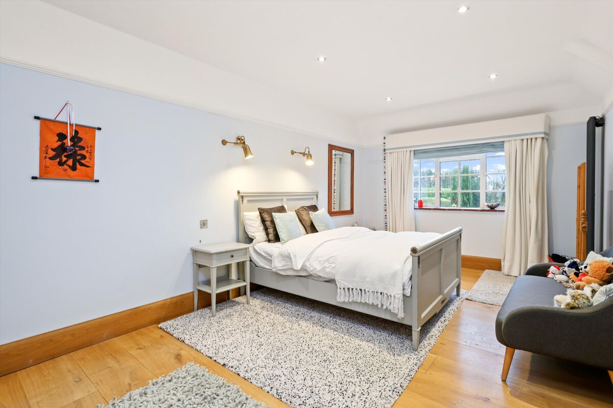 house for sale in Park Lane, Ashtead, Surrey, KT21 ESH012312668