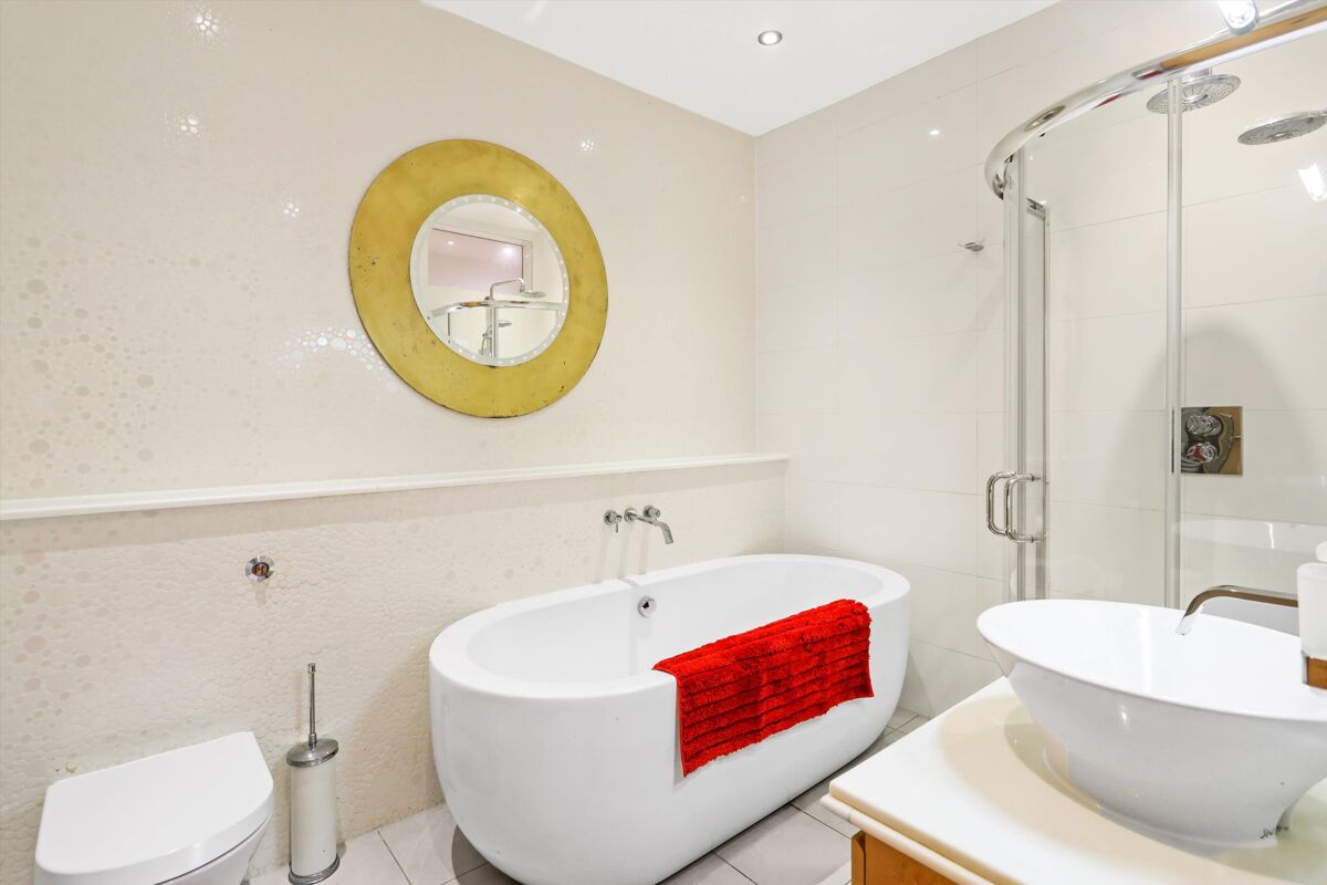 house for sale in Park Lane, Ashtead, Surrey, KT21 ESH012312668