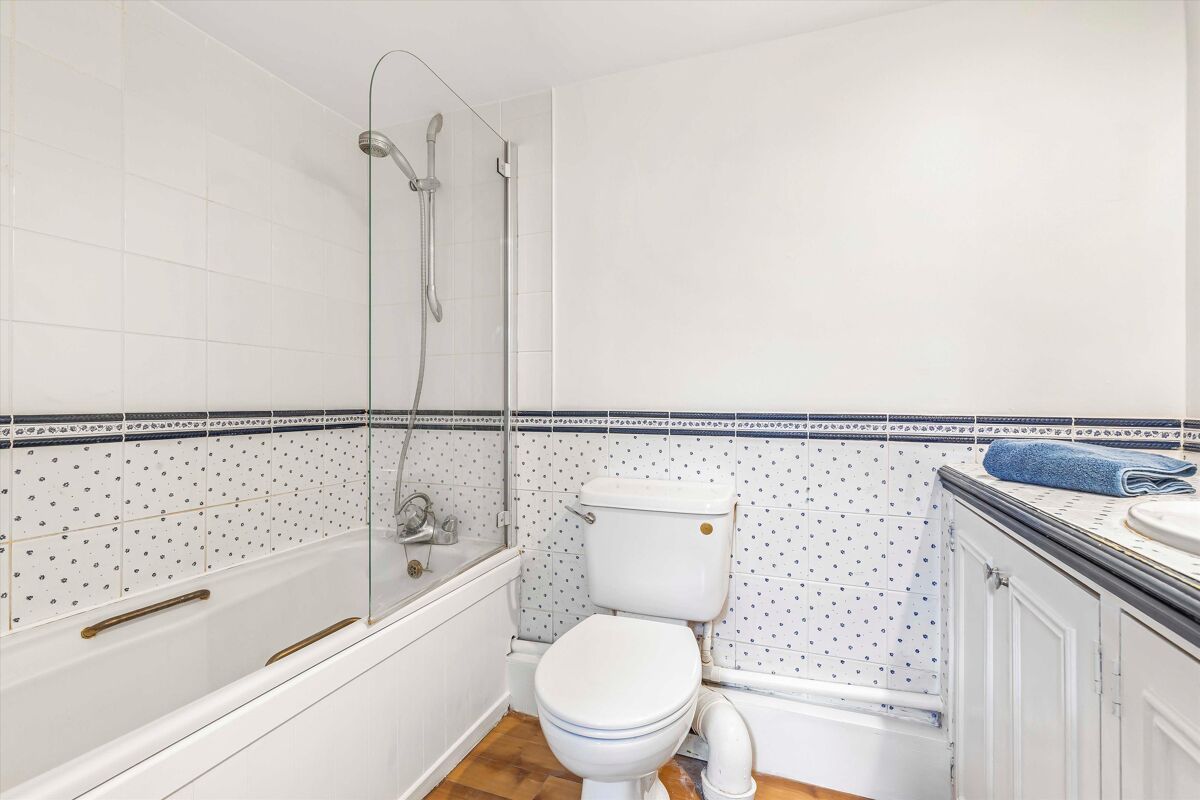 house for sale in Winterdown Road, Esher, Surrey, KT10 ESH012360656