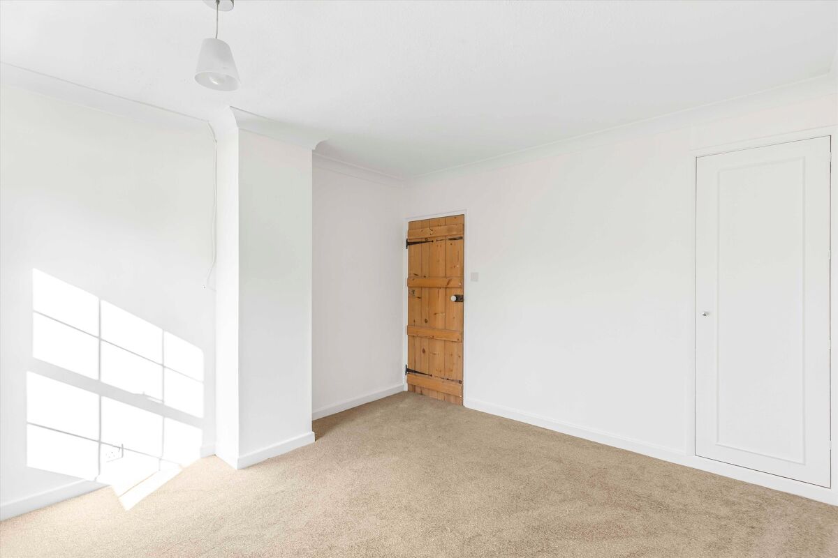 house for sale in Winterdown Road, Esher, Surrey, KT10 ESH012360656