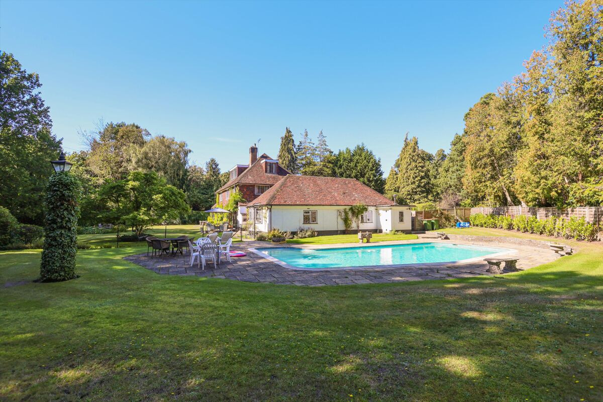 house for sale in Blackhills, Esher, Surrey, KT10 ESH012379110