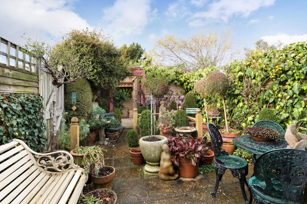 house for sale in Winterdown Road, Esher, Surrey, KT10 ESH012384552