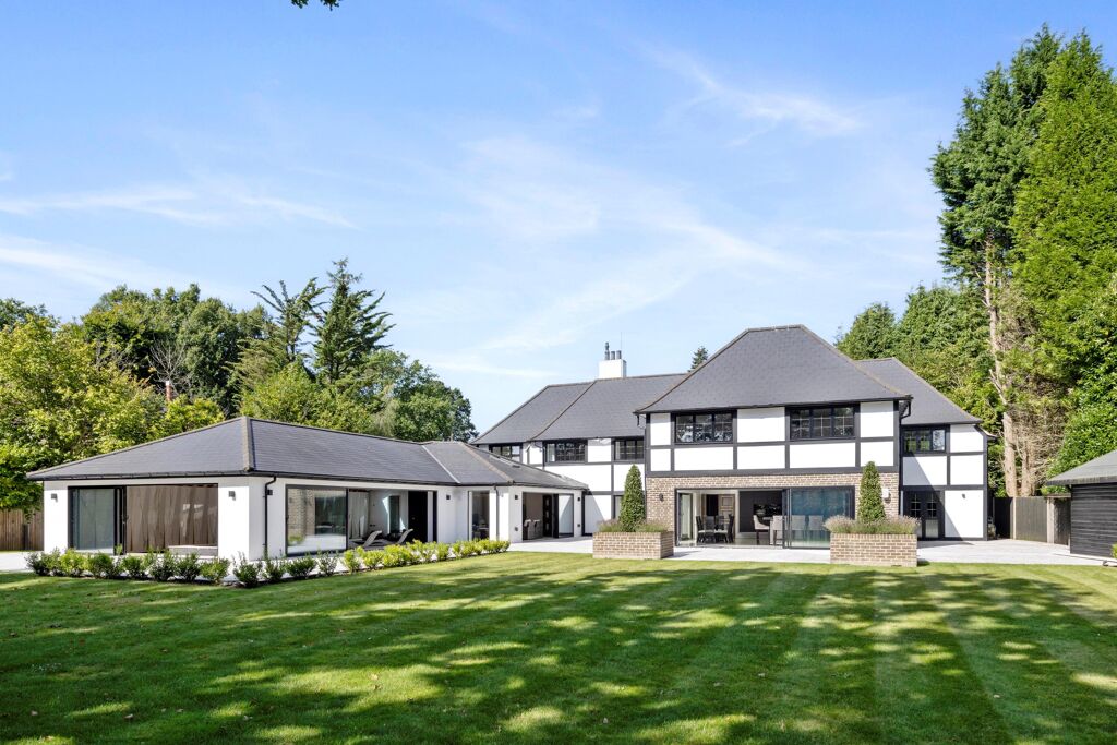 Image of Beeches Close, Kingswood, Tadworth, Surrey, KT20