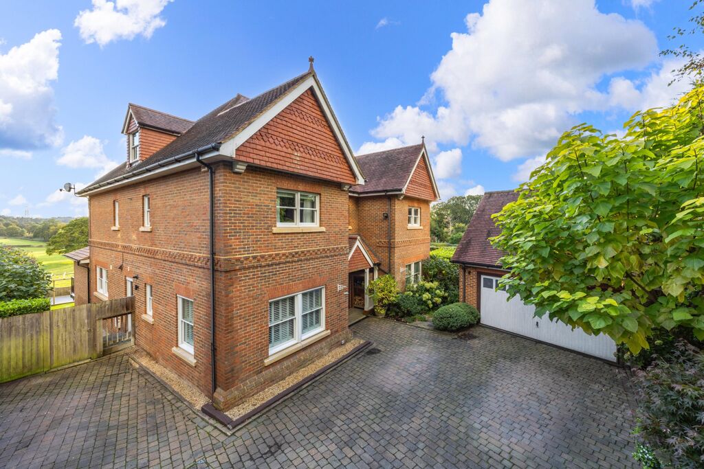 Image of Beaconsfield Gardens, Claygate, Esher, Surrey, KT10