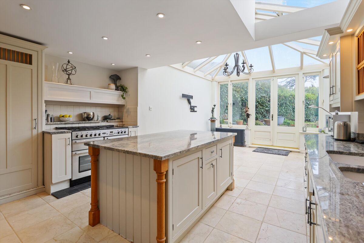 house for sale in Park Road, Esher, Surrey, KT10 ESH012431581