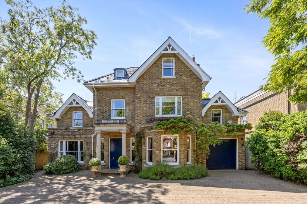 Image of New Road, Esher, Surrey, KT10