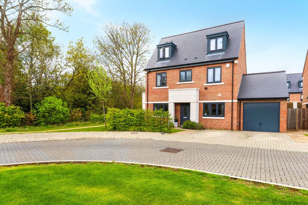 Image of Bridges Avenue, East Molesey, Surrey KT8