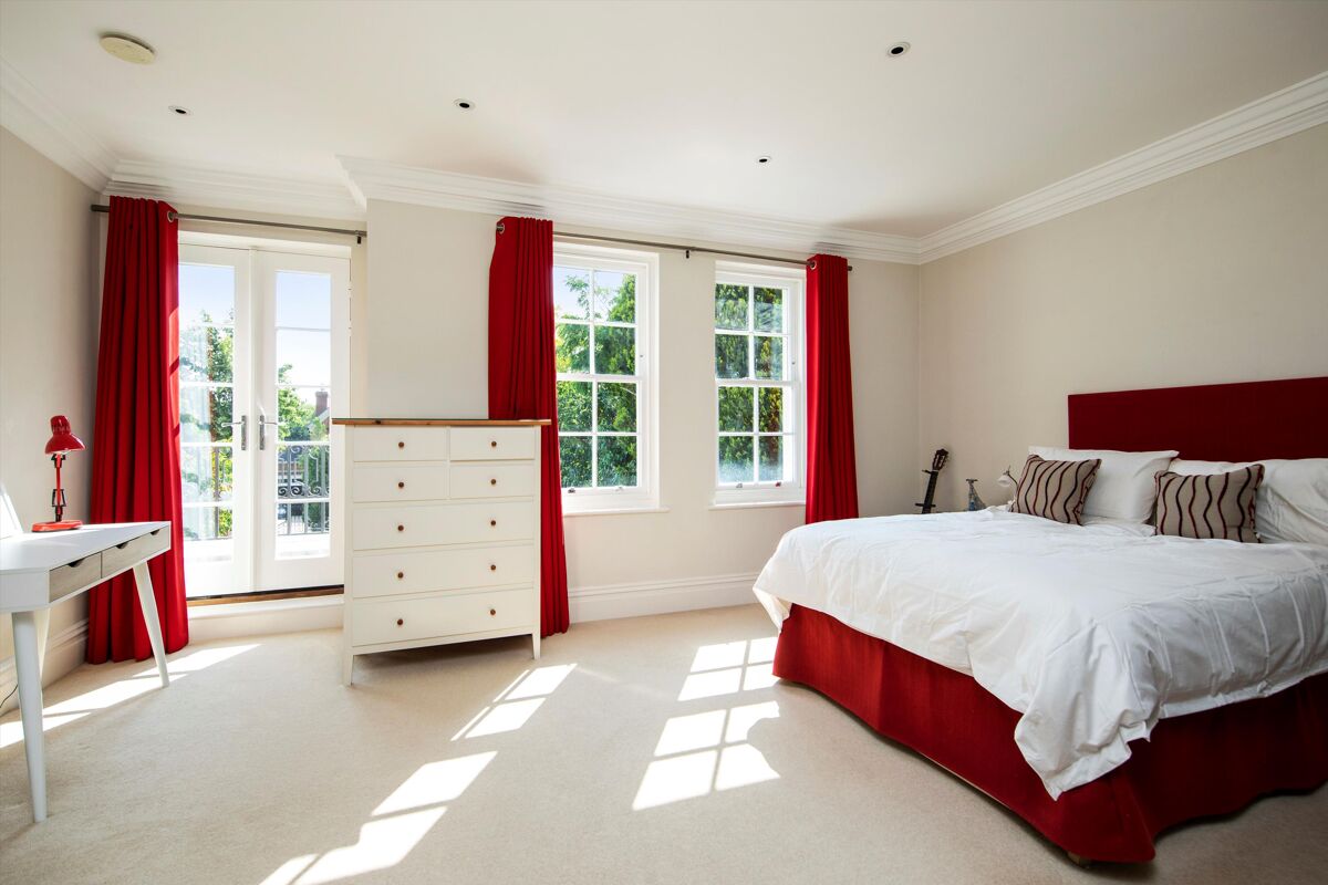 house for sale in New Road, Esher, Surrey, KT10 ESH050126 Knight Frank