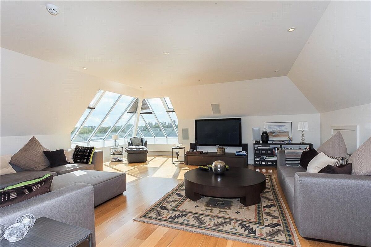 house for sale in New Road, Esher, Surrey, KT10 ESH100030 Knight Frank