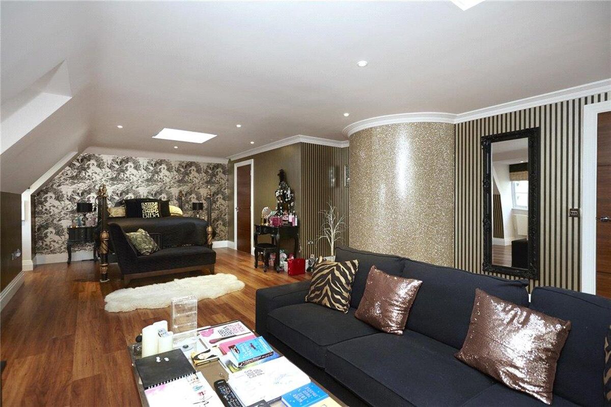 house for sale in The Ridge, Epsom, Surrey, KT18. ESH110011 Knight