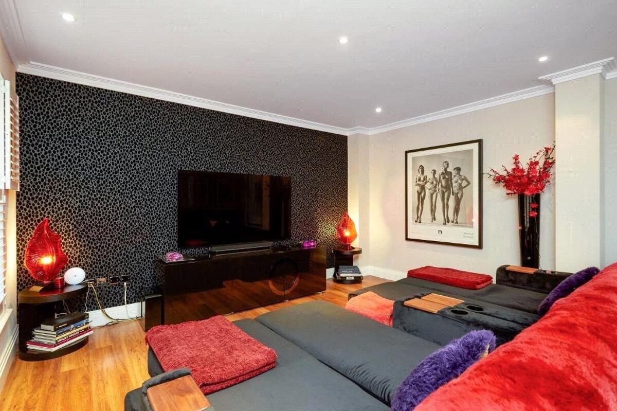 house for sale in The Ridge, Epsom, Surrey, KT18. ESH110011 Knight