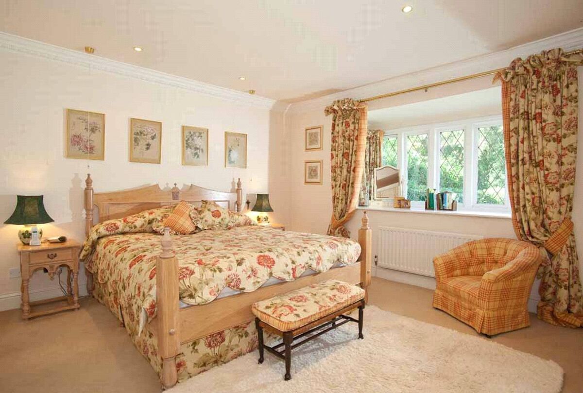 house for sale in Warreners Lane, St Hill, Weybridge, Surrey, KT13 ESH120113 Knight