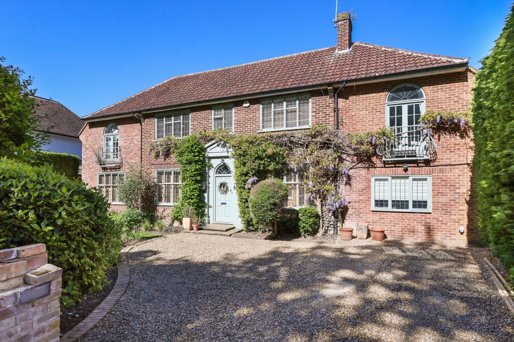 Image of Drakes Close, Esher, Surrey, KT10