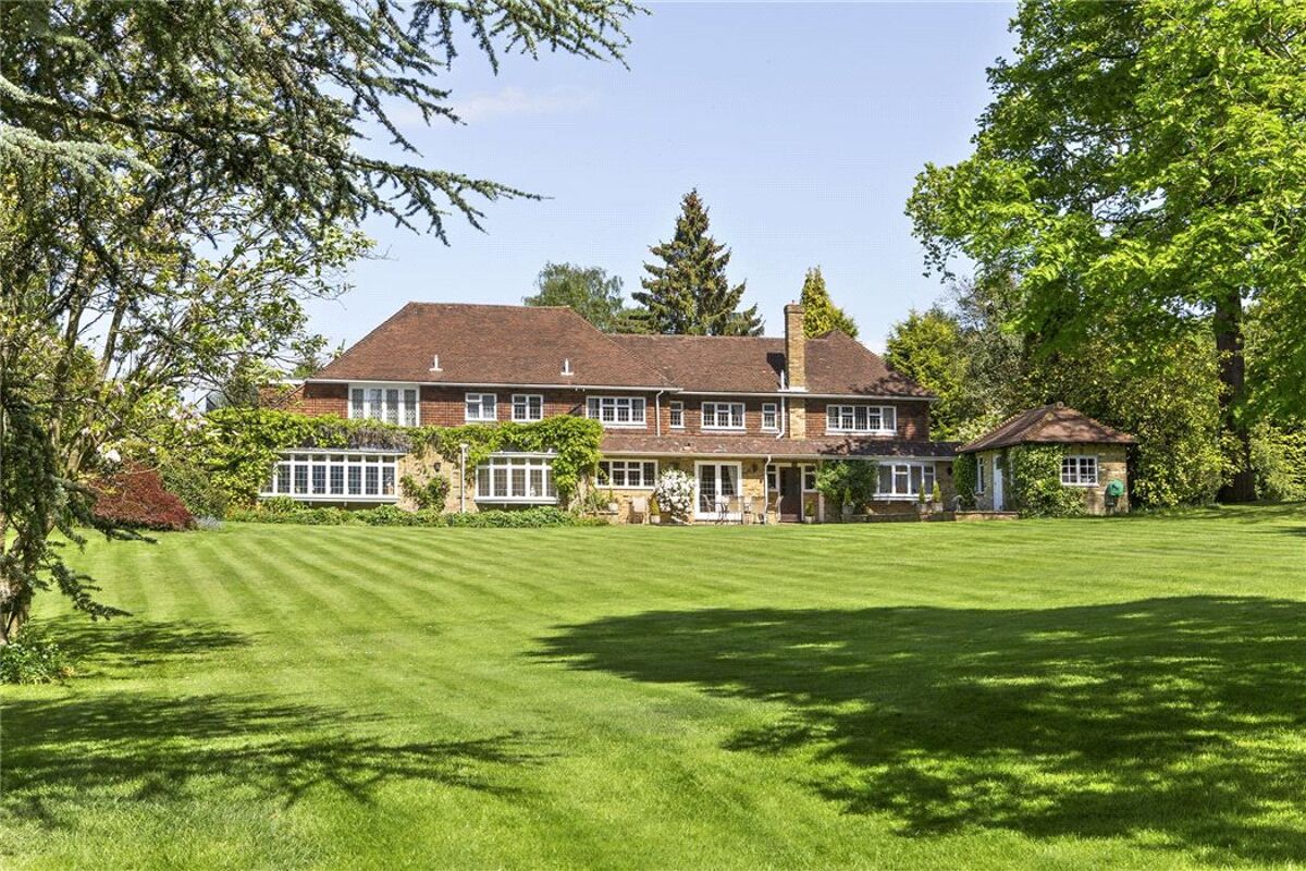 house for sale in Tyrrells Wood, Leatherhead, Surrey, KT22 ESH140155