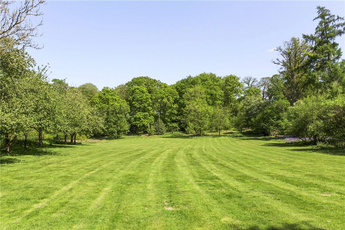 house for sale in Tyrrells Wood, Leatherhead, Surrey, KT22 ESH140155