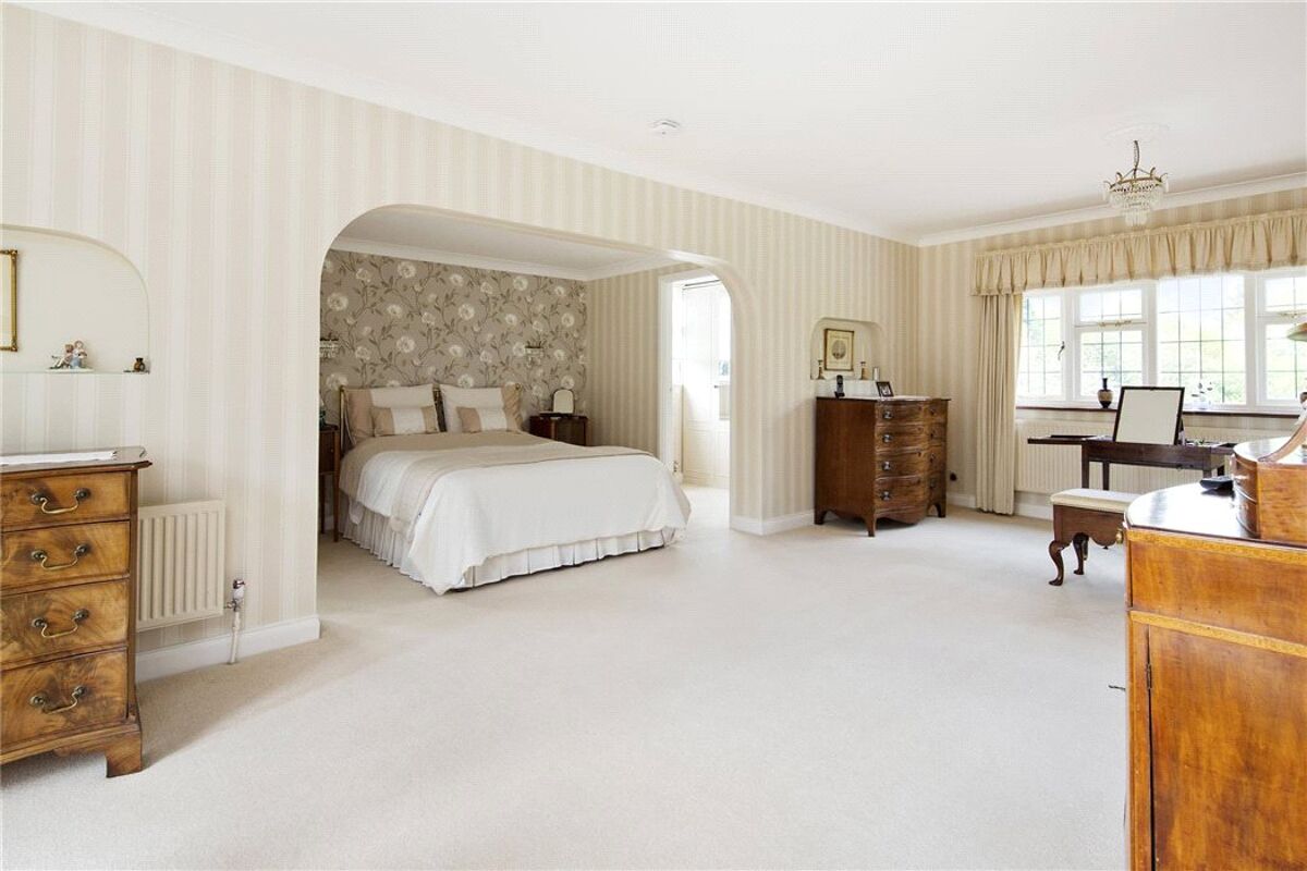 house for sale in Tyrrells Wood, Leatherhead, Surrey, KT22 ESH140155