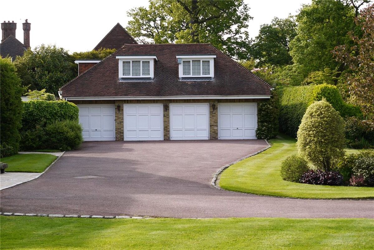 house for sale in Tyrrells Wood, Leatherhead, Surrey, KT22 ESH140155