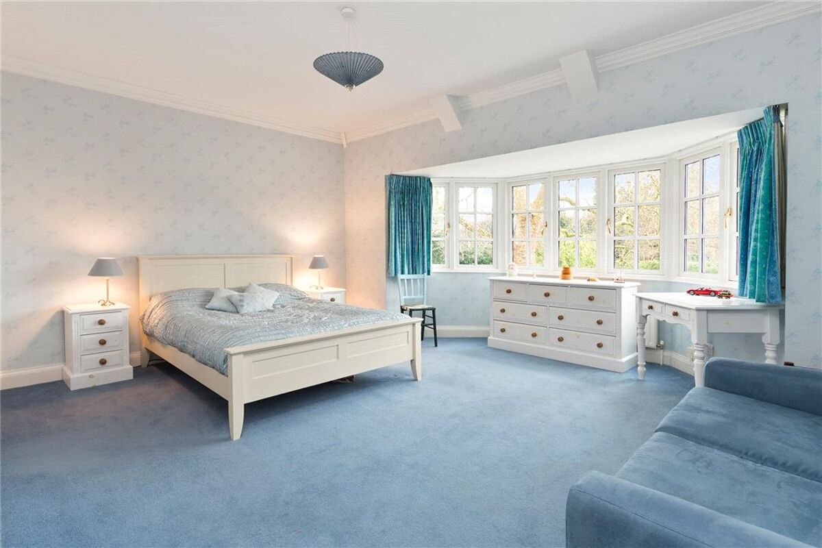 house for sale in Sandown Avenue, Esher, Surrey, KT10 ESH150072