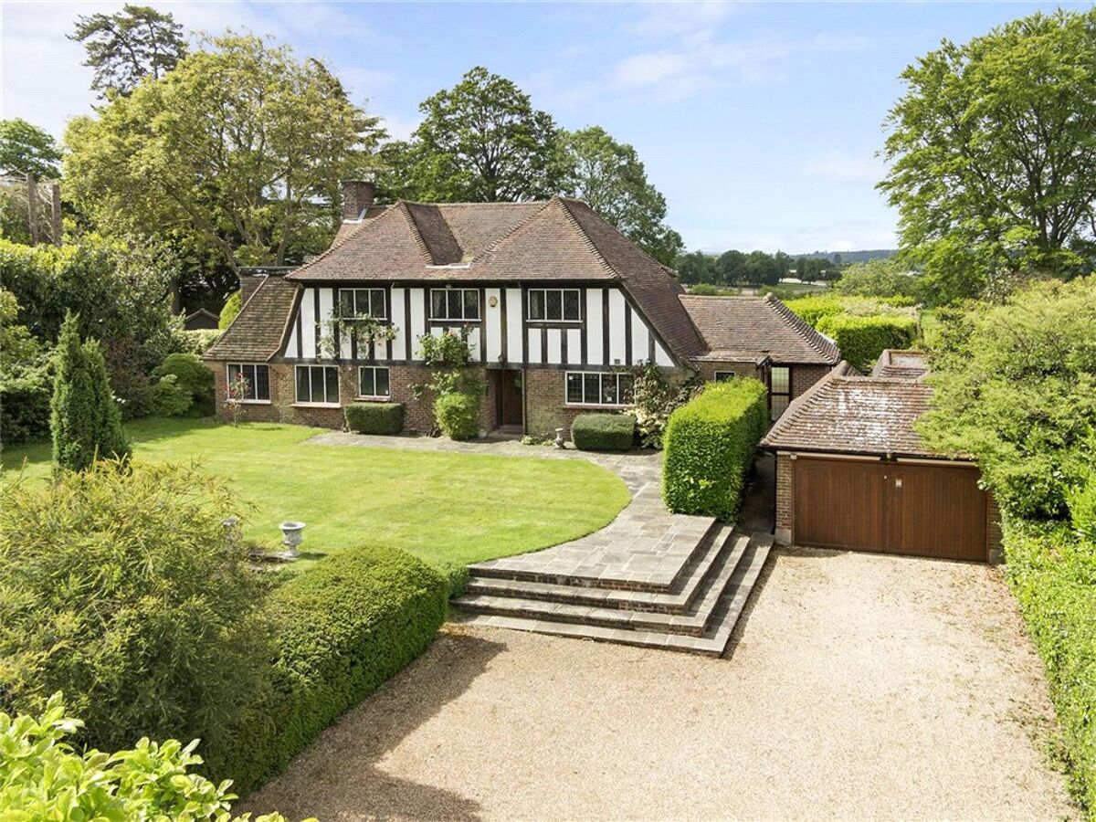 house for sale in Tyrrells Wood, Leatherhead, Surrey, KT22 ESH150113