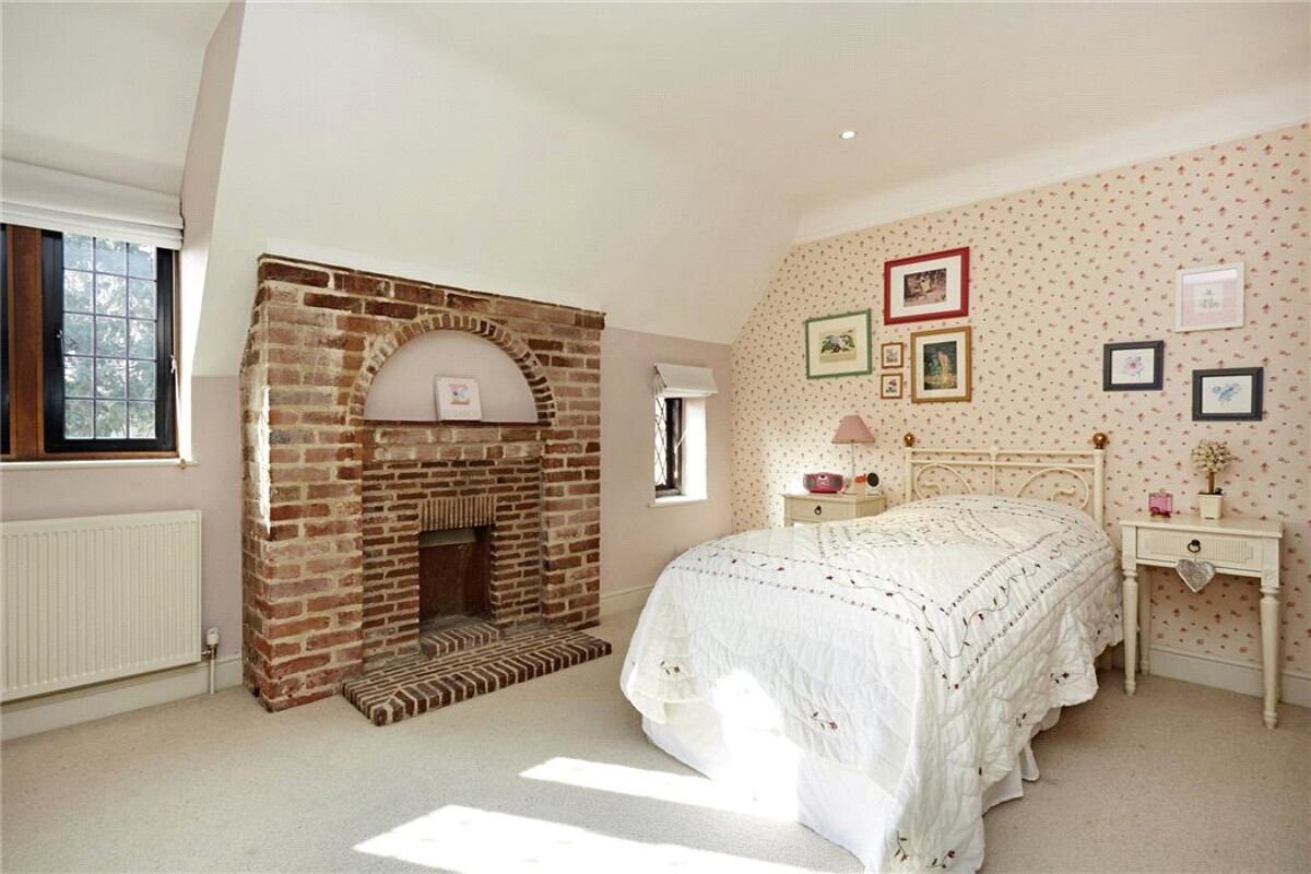 house for sale in Clive Road, Esher, Surrey, KT10 ESH160053 Knight