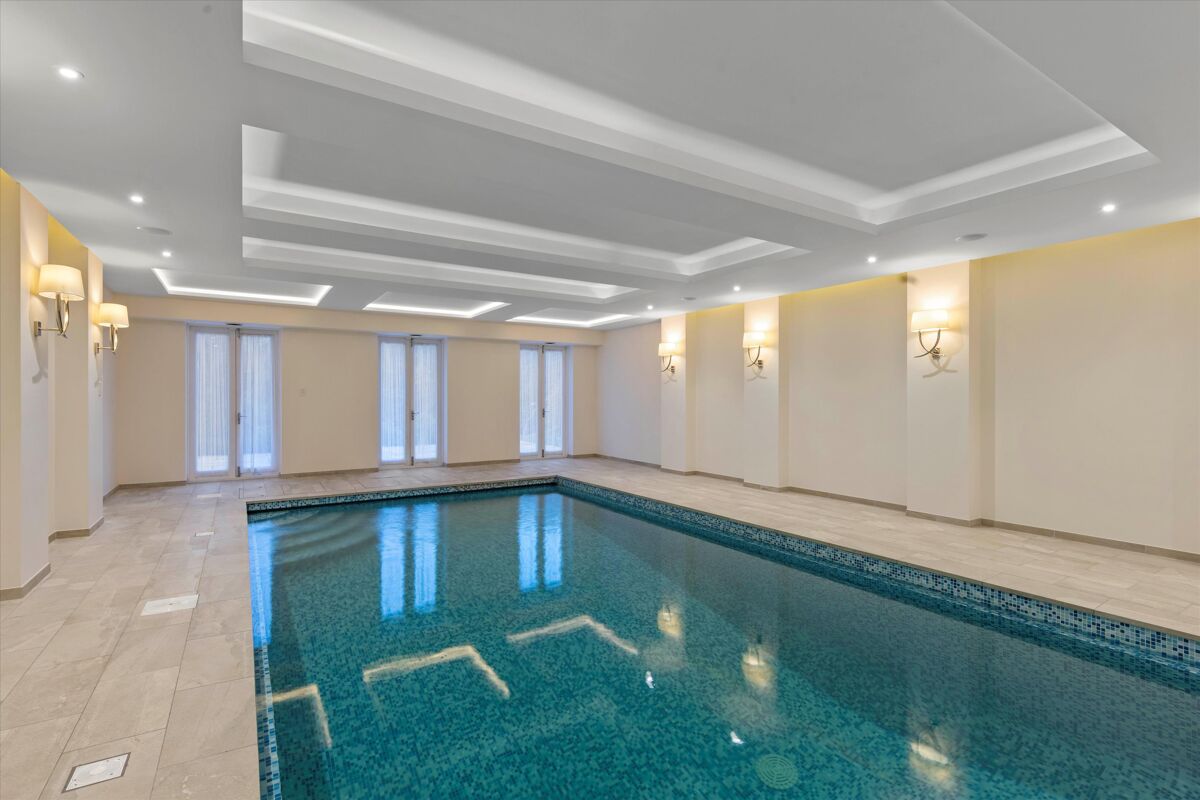 house for sale in Old Avenue, St Hill, Weybridge, Surrey, KT13 ESH160116 Knight Frank