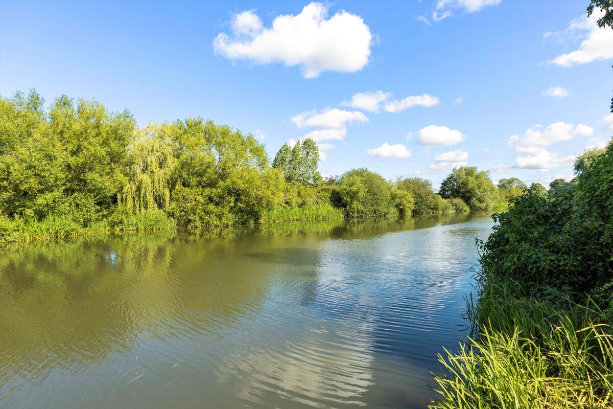 house for sale in Riverside Drive, Esher, Surrey, KT10 ESH170025