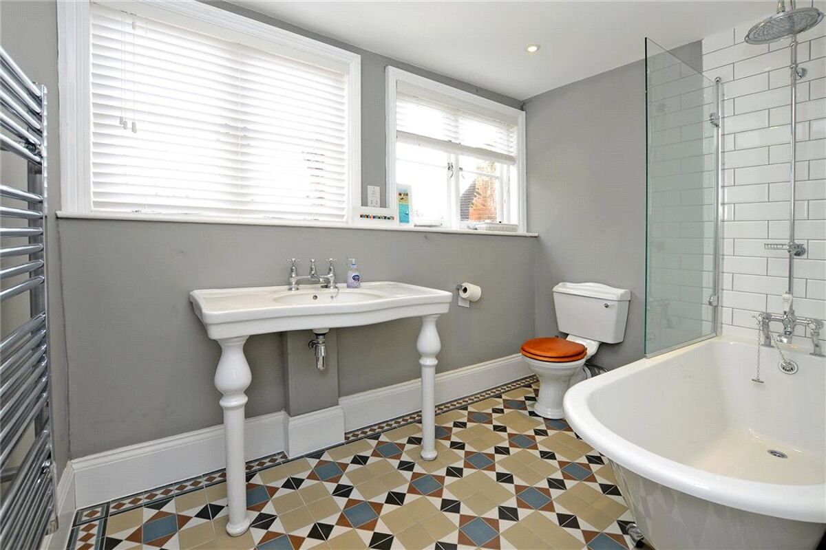 house for sale in Victoria Avenue, Surbiton, KT6 ESH170121 Knight Frank