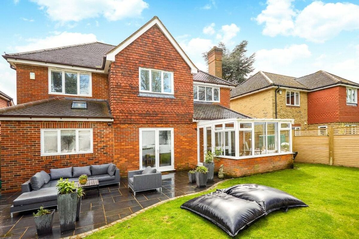 house for sale in Cotswold Close, Hinchley Wood, Esher, Surrey, KT10