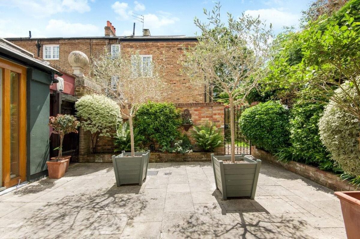 house for sale in Home Farm Close, Esher, Surrey, KT10 ESH180102