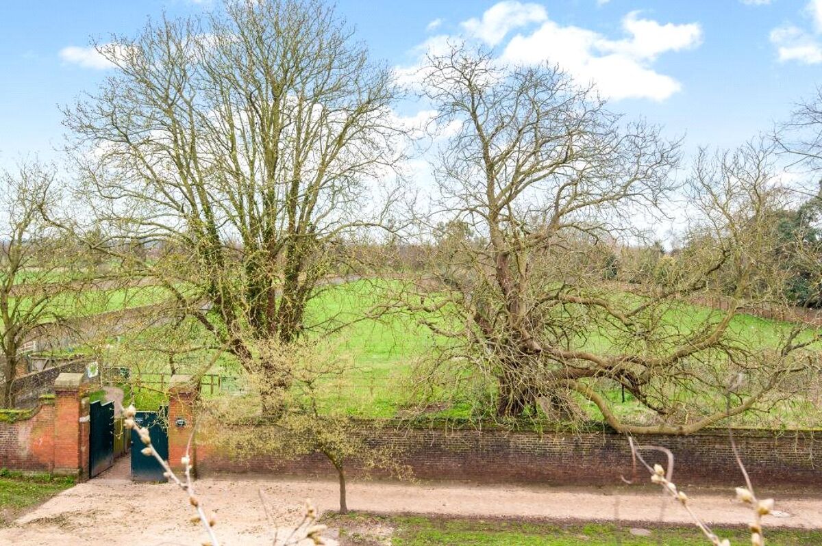 Property for sale Hampton Court Road, East Molesey, Surrey, KT8