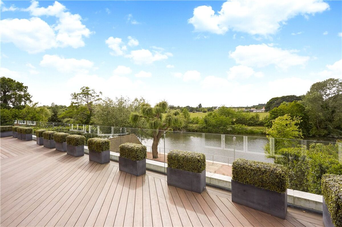 house for sale in Pelhams Walk, Esher, Surrey, KT10 ESH190131