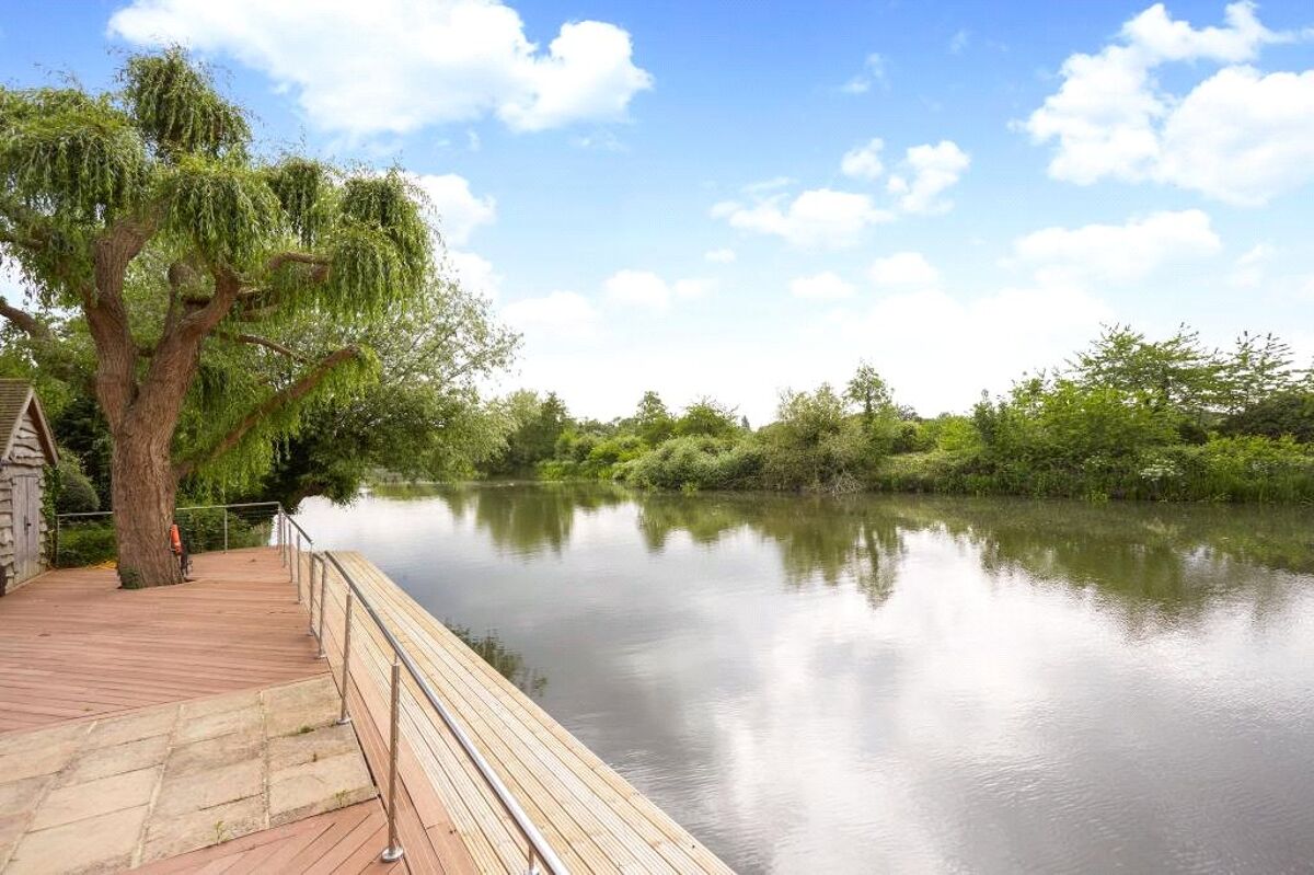 house for sale in Pelhams Walk, Esher, Surrey, KT10 ESH190131