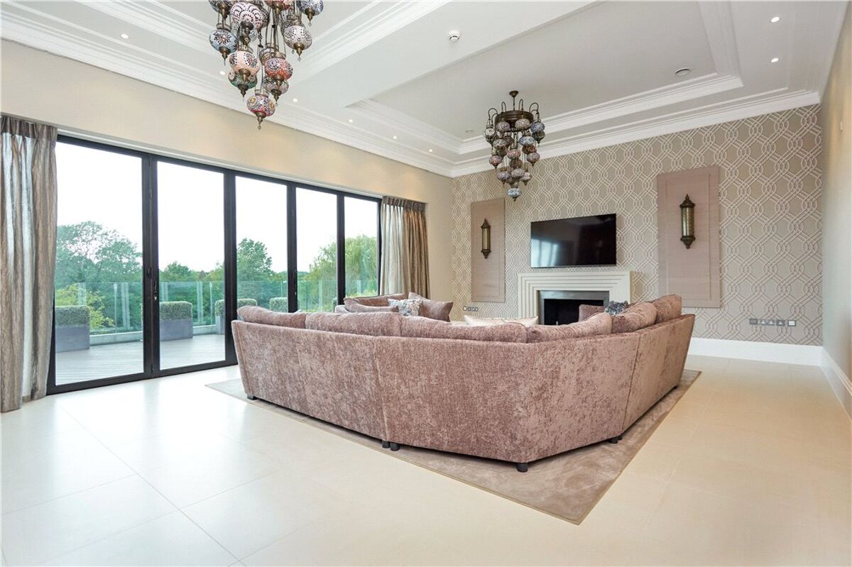 house for sale in Pelhams Walk, Esher, Surrey, KT10 ESH190131