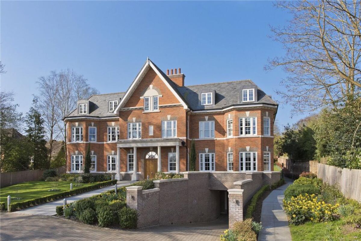 flat to rent in Esher Park Avenue, Esher, Surrey, KT10 ESQ012104333