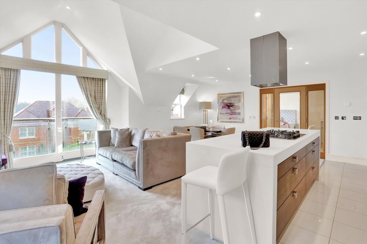 flat to rent in Wayneflete Place, Esher, Surrey, KT10 ESQ012104382